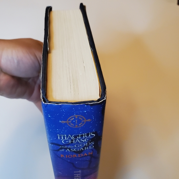 Magnus Chase and the God of Asgard. Book 1-The Sword of Summer by Rick Riordan - Picture 4 of 6
